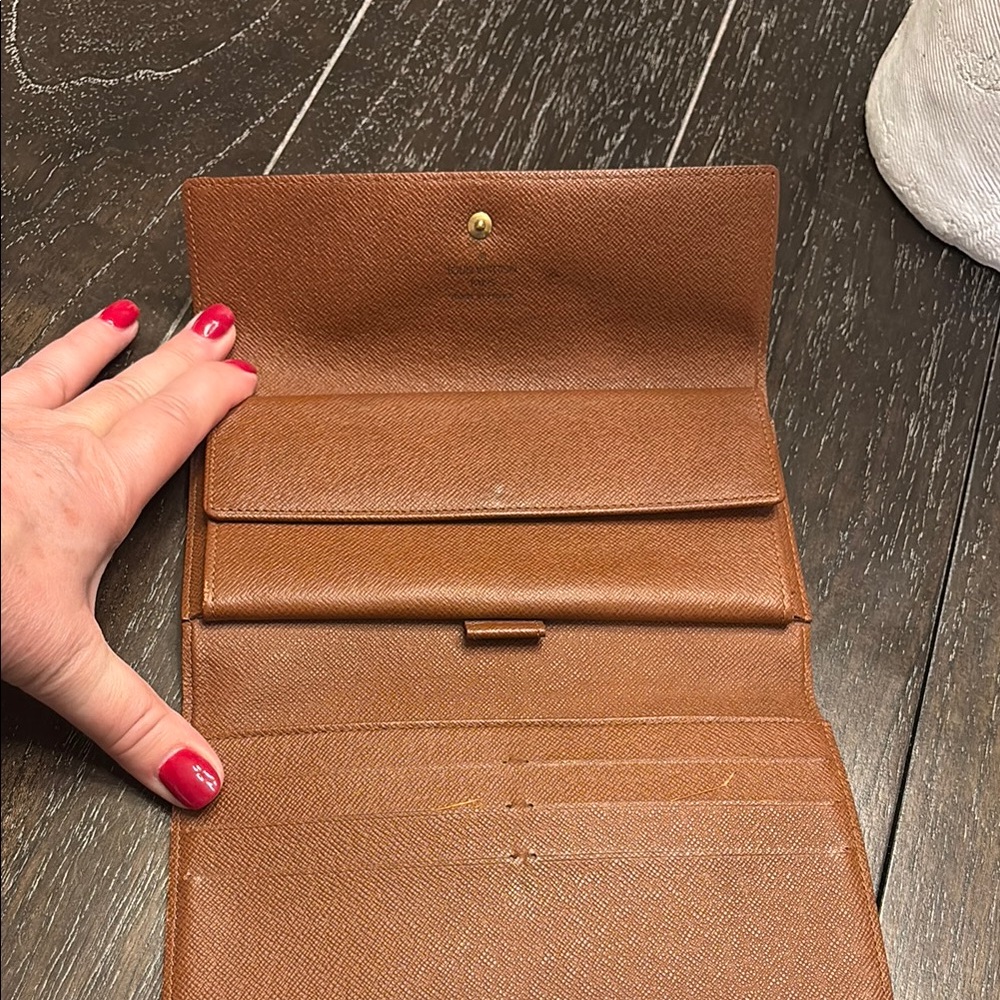 🚫🚫SOLD🚫🚫 LV Wallet w/COA - Picture 6 of 12
